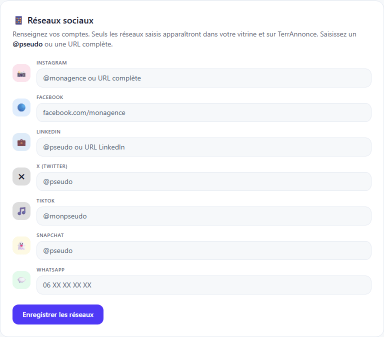 Configuration des réseaux sociaux de la vitrine QR dans le tableau de bord : Instagram, Facebook, LinkedIn, X, TikTok, Snapchat et WhatsApp