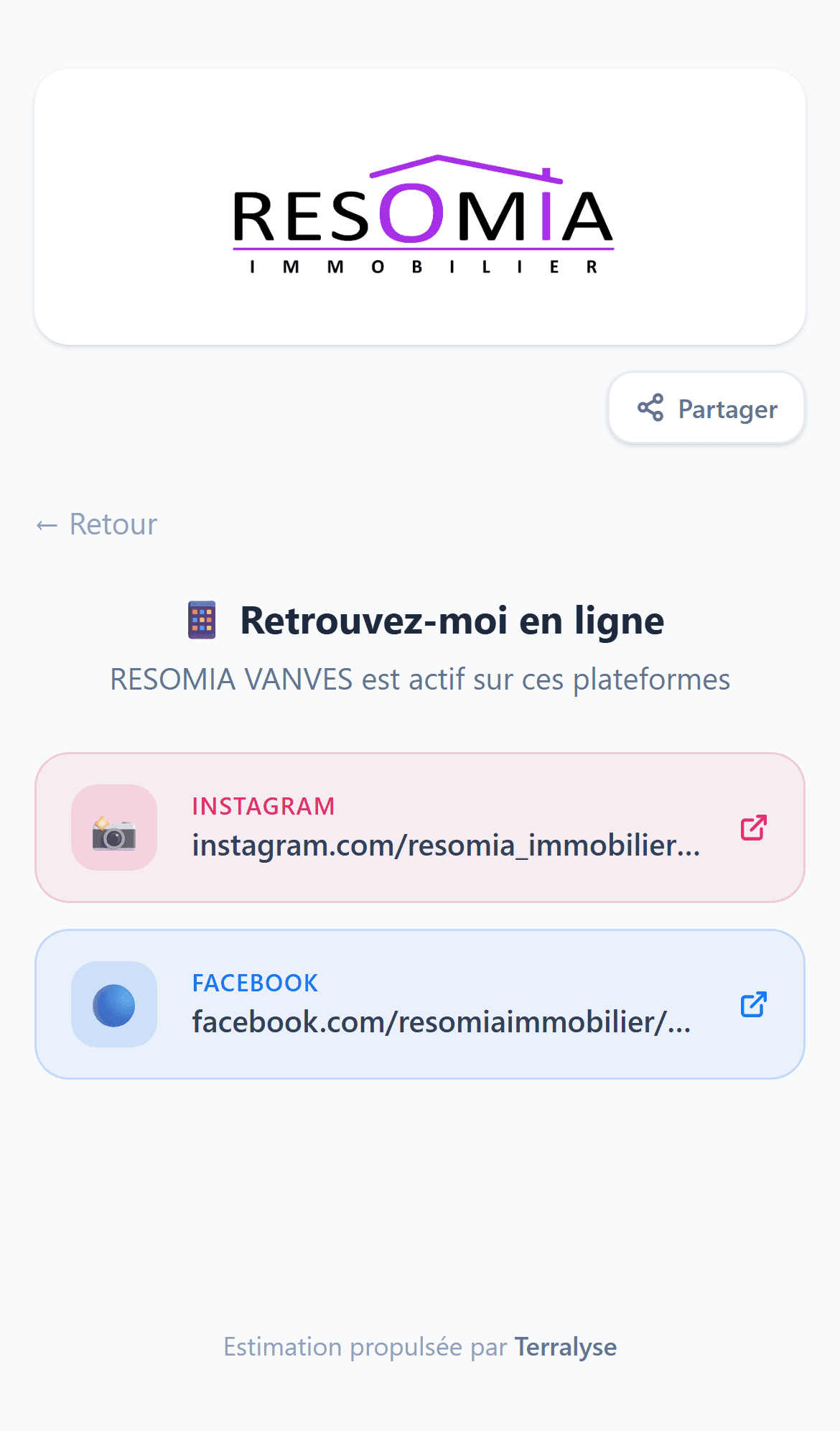 Réseaux sociaux d'une agence immobilière accessibles depuis son QR code : Instagram et Facebook en un appui